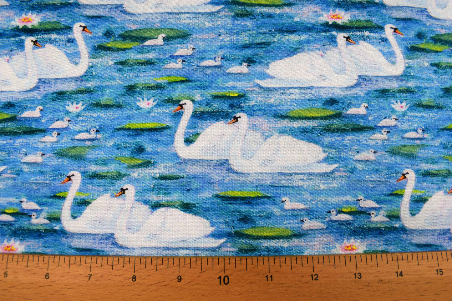 Swan fabric, Quilting fabric, cotton fabric, Price by the Half Metre - The Quilt Sanctuary
