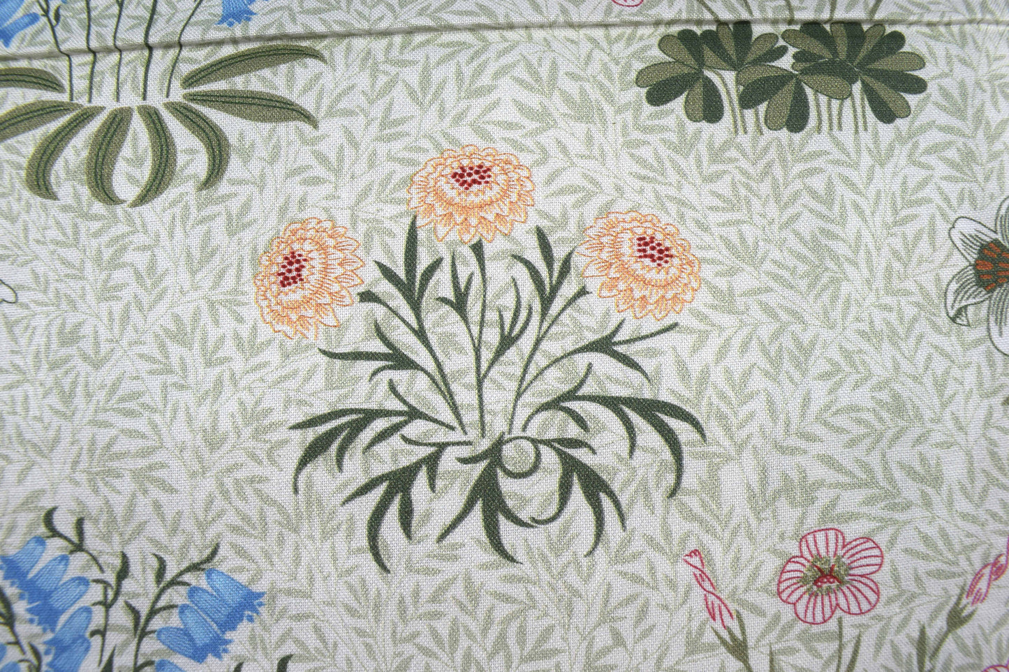 William Morris Lily, Simply Nature, organic Quilting fabric, cotton fabric - Price by the Half Metre - The Quilt Sanctuary