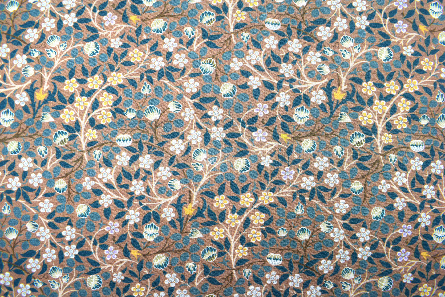 William Morris Clover Mural fabric, Cotton Quilting fabric, Kelmscott Garden - Price by the Half Metre