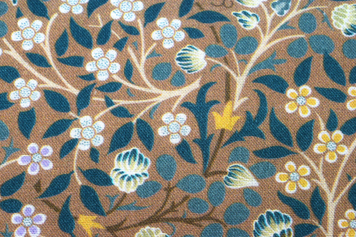 William Morris Clover Mural fabric, Cotton Quilting fabric, Kelmscott Garden - Price by the Half Metre
