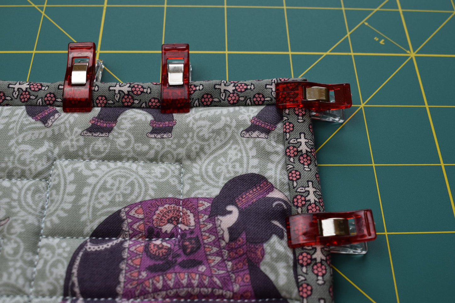 wonder clips, Clover wonderclips, fabric holders, fabric clips, quilt binding, sewing clip, craft clip, quilting gift, 50 piece, notions The Quilt Sanctuary