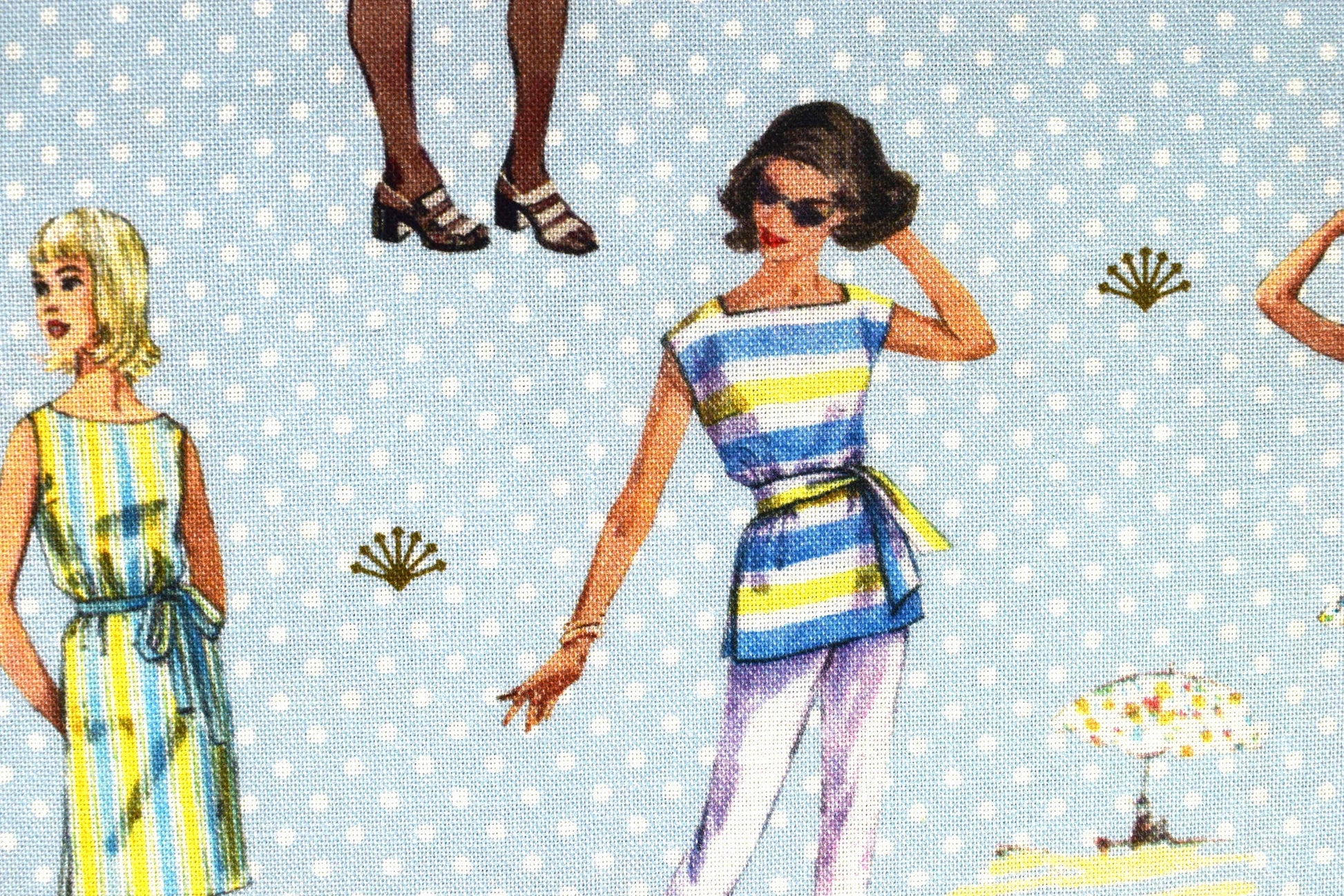 Blue spot, Simplicity vintage fabrics, At the beach 1950's fashion - Price by the Half Metre The Quilt Sanctuary