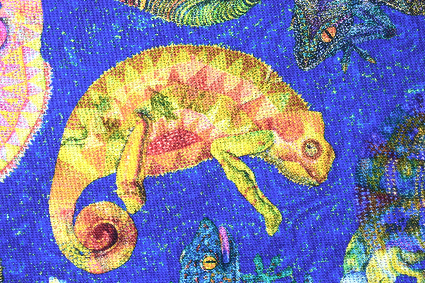 Chameleon fabric, Quilting fabric, lizard fabric, gecko fabric, price by the half metre The Quilt Sanctuary