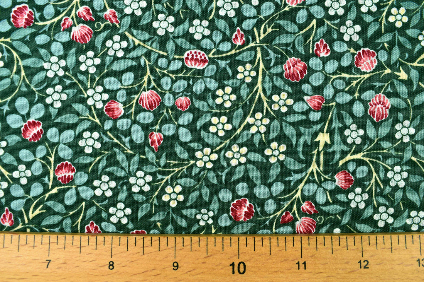 William Morris Clover Green fabric, Quilting fabric, cotton fabric - Price by the Half Metre The Quilt Sanctuary