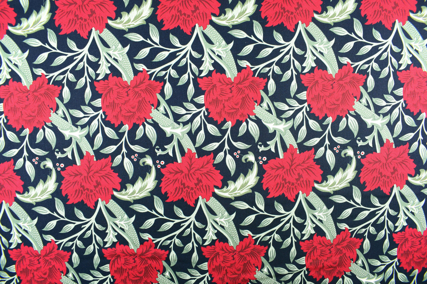 William Morris Hammersmith fabric, Quilting fabric, cotton fabric, yuletide bloom - Price by the Half Metre The Quilt Sanctuary