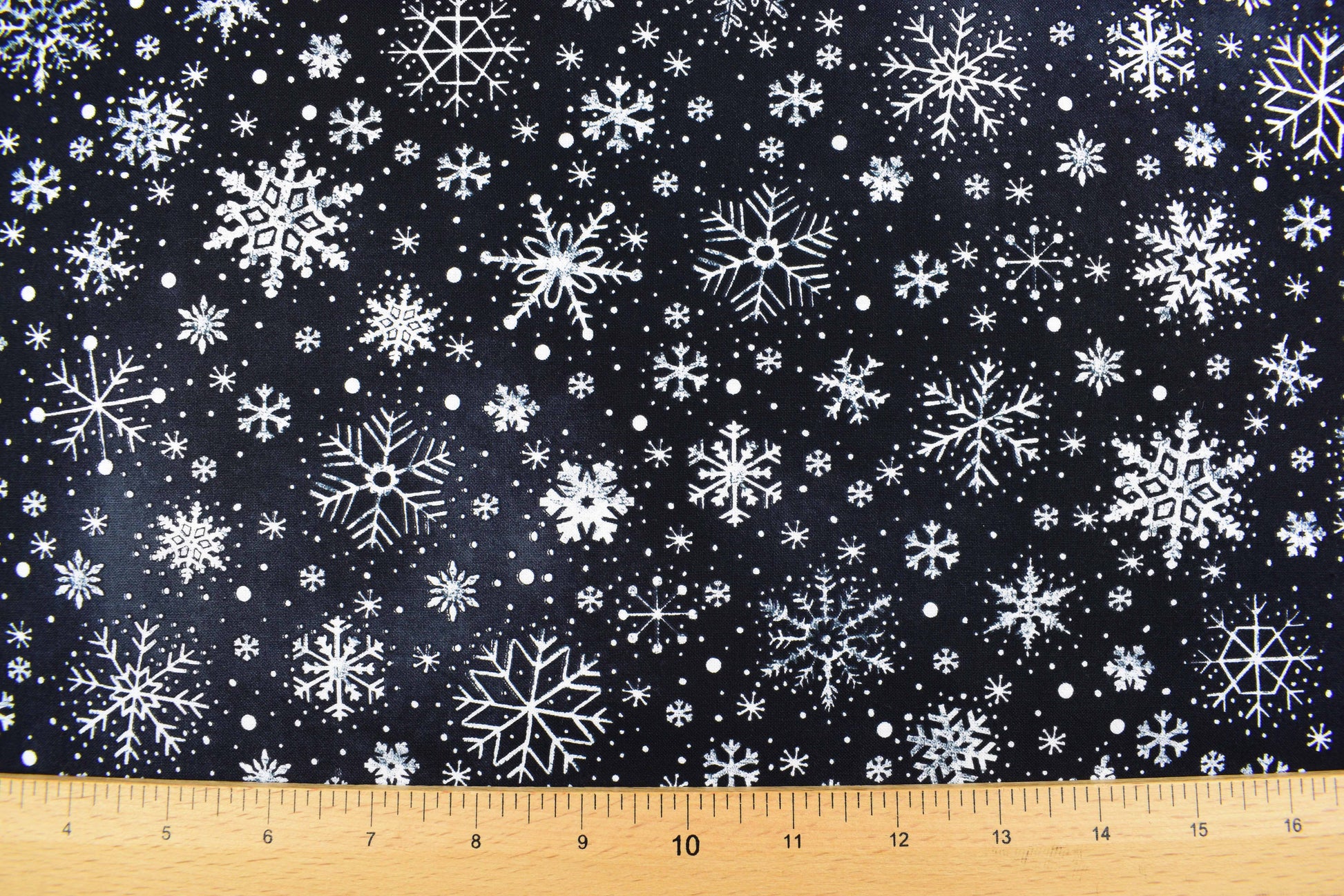 Black Snowflake fabric, Quilting fabric, Timeless Treasures -  Price by the Half Metre - The Quilt Sanctuary