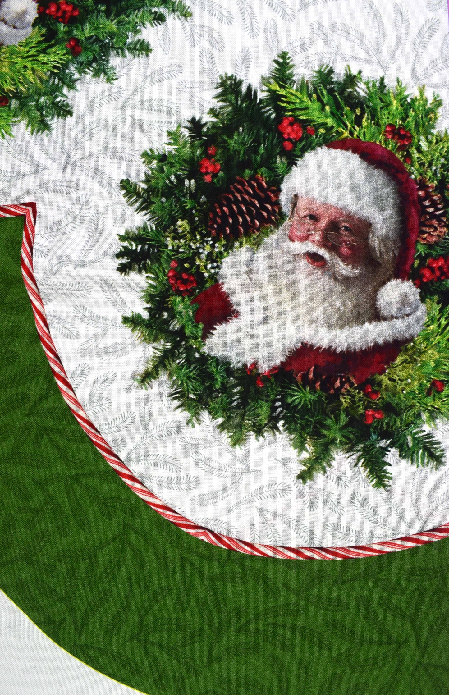 Christmas tree skirt panel, Here comes Santa, Quilting fabric - NOT FINISHED PRODUCT panel only - The Quilt Sanctuary