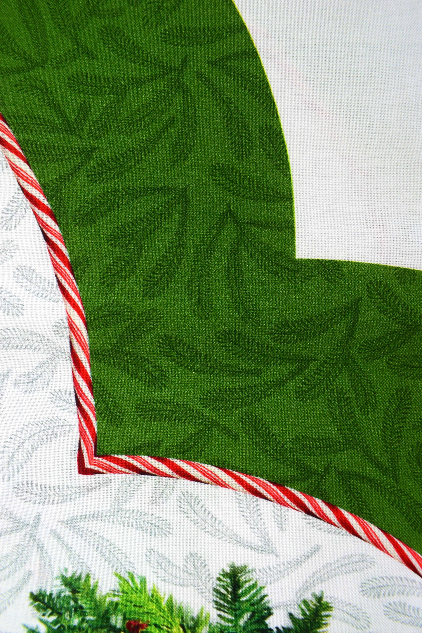 Christmas tree skirt panel, Here comes Santa, Quilting fabric - NOT FINISHED PRODUCT panel only - The Quilt Sanctuary