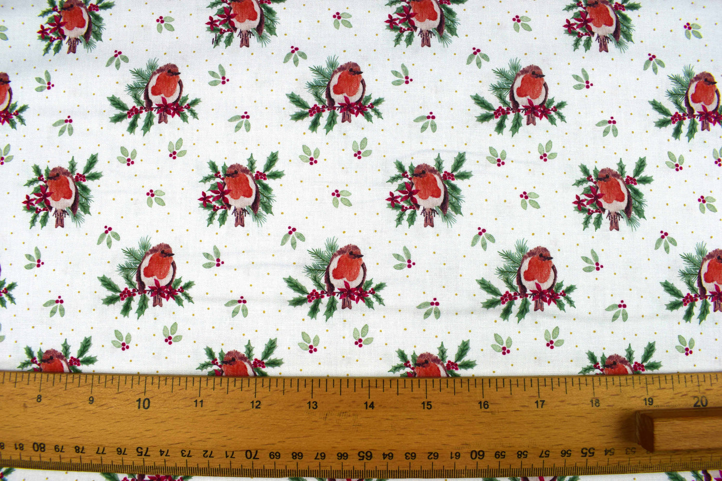 Christmas Robin fabric, Holiday quilting fabric -  Price by the Half Metre