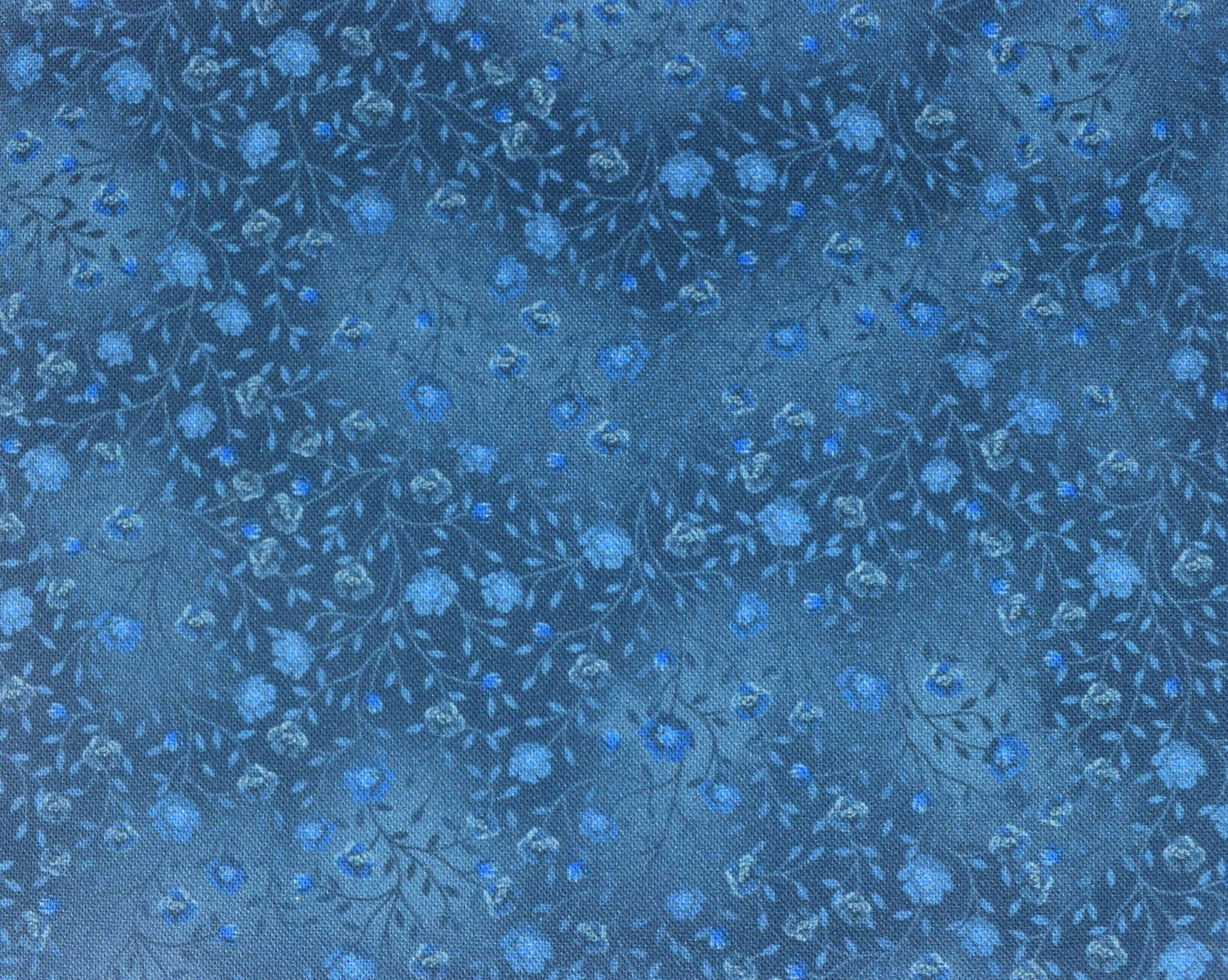 Blue Floral Fat Quarter Bundle – Quilting Cotton Prints in Coordinated Blues