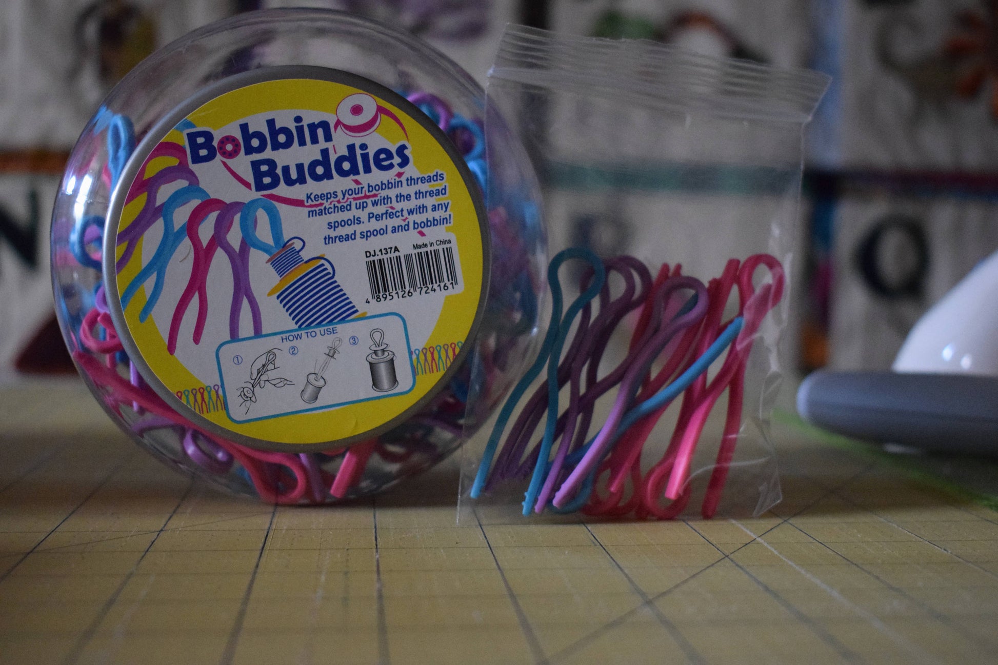 Bobbin Buddies, bobbin clips, bobbin holders, bobbin keeper, bobbin organiser, thread clip, bobbins - price per 10 clips The Quilt Sanctuary