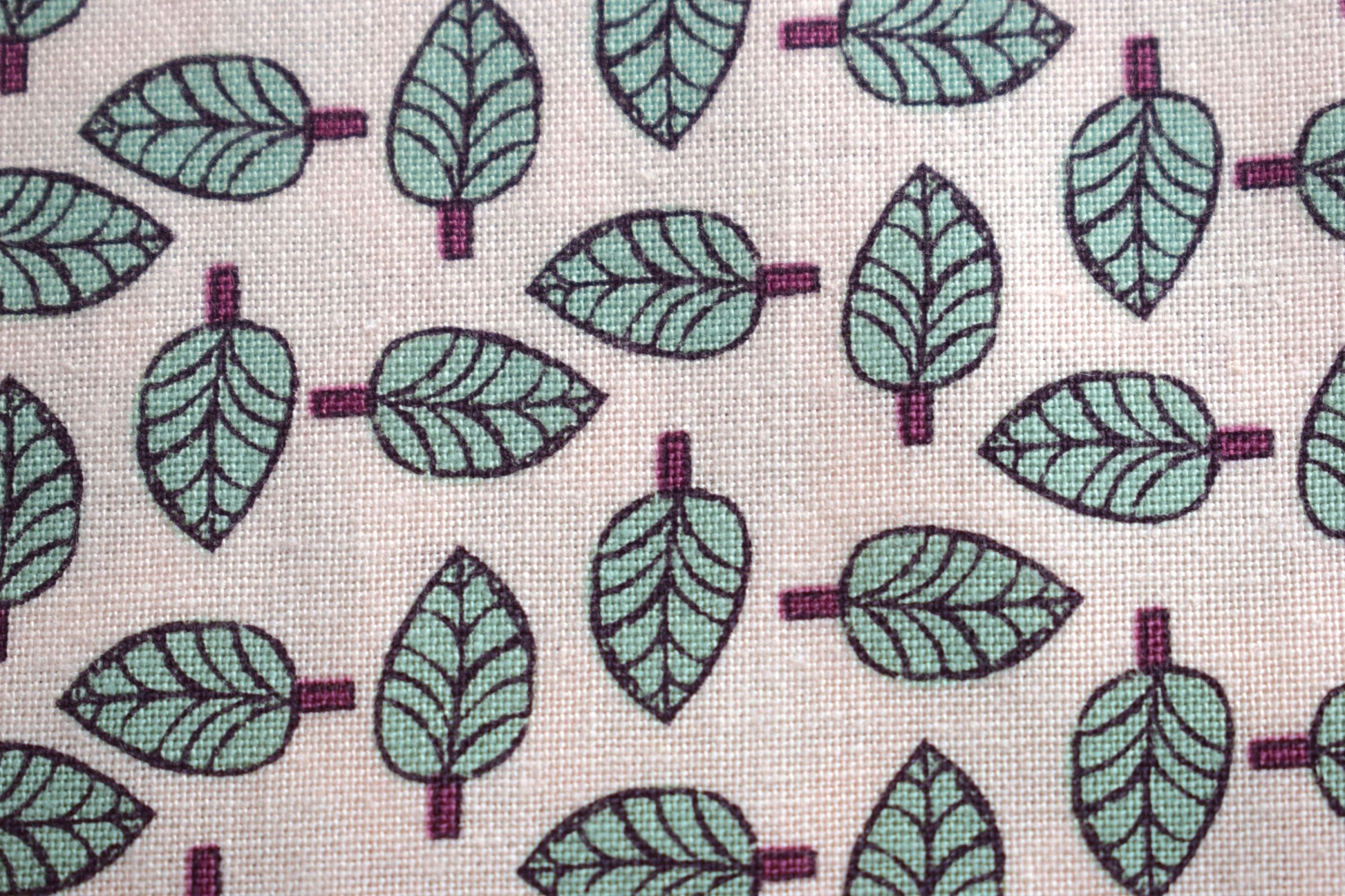 leaf pattern fabric, botanical fabric, Quilting Fabric, makower fabric - Price by the Half Metre The Quilt Sanctuary