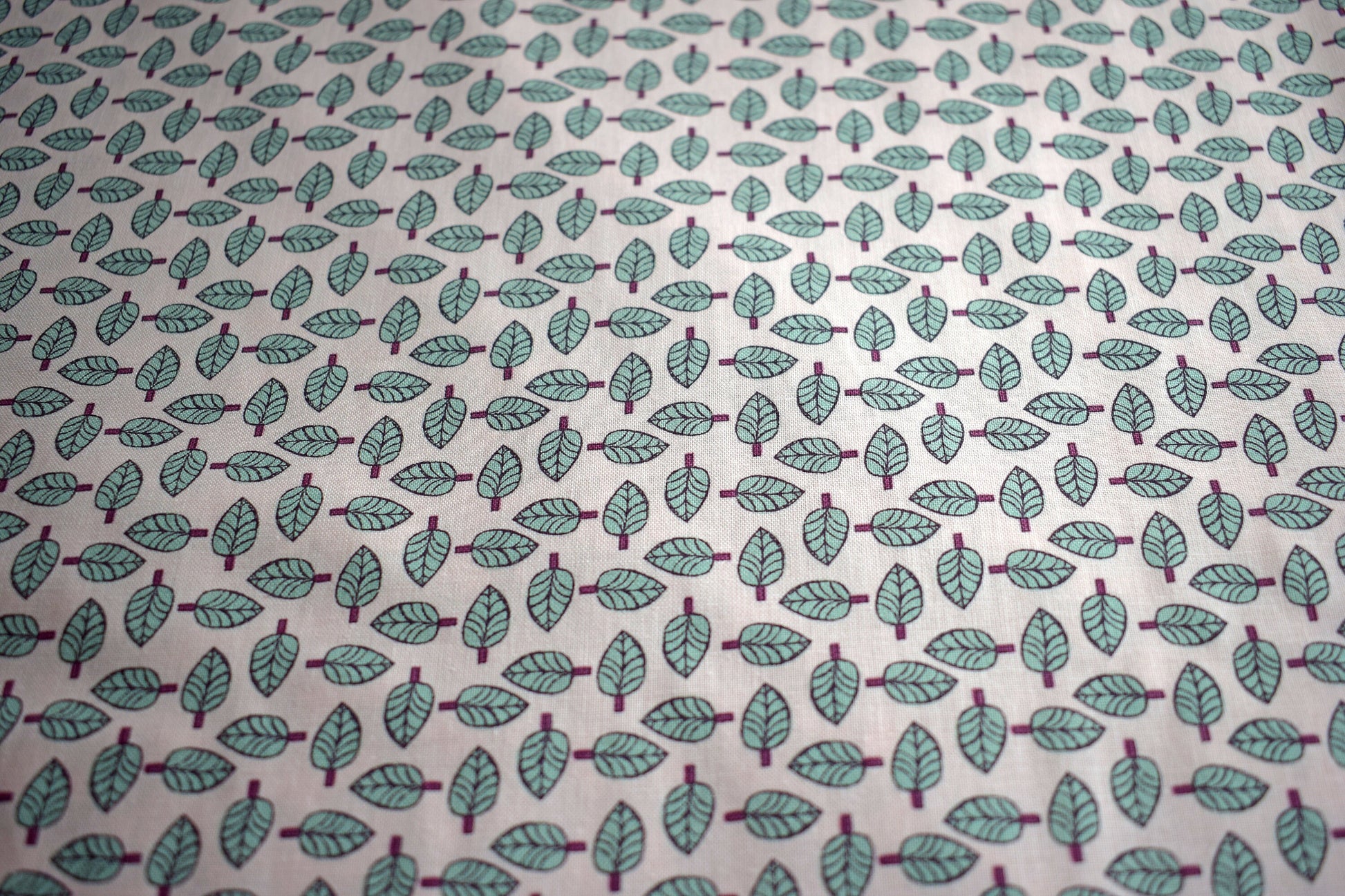 leaf pattern fabric, botanical fabric, Quilting Fabric, makower fabric - Price by the Half Metre The Quilt Sanctuary