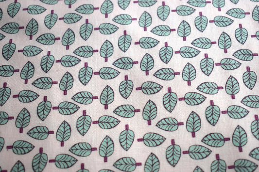 leaf pattern fabric, botanical fabric, Quilting Fabric, makower fabric - Price by the Half Metre The Quilt Sanctuary