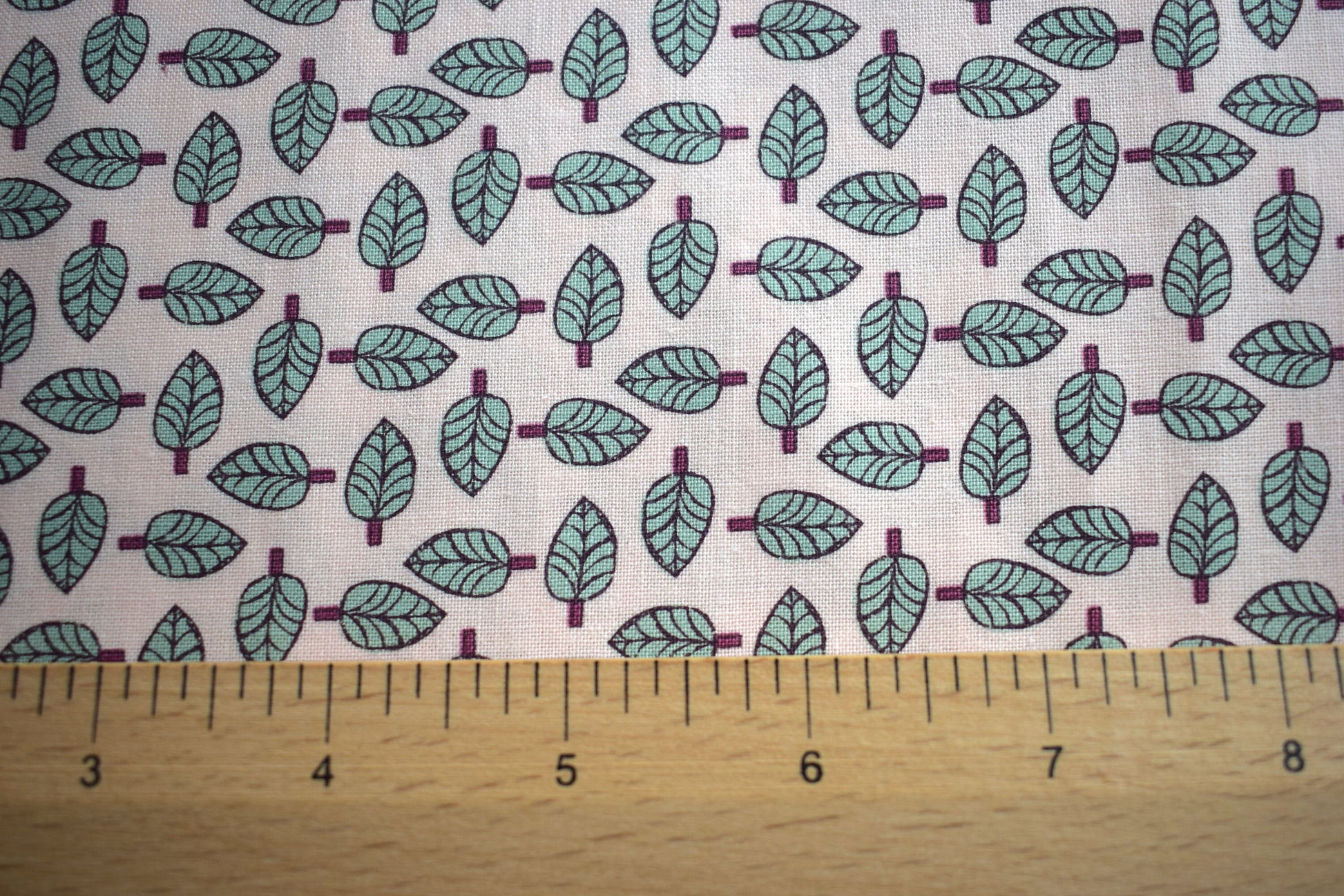 leaf pattern fabric, botanical fabric, Quilting Fabric, makower fabric - Price by the Half Metre The Quilt Sanctuary