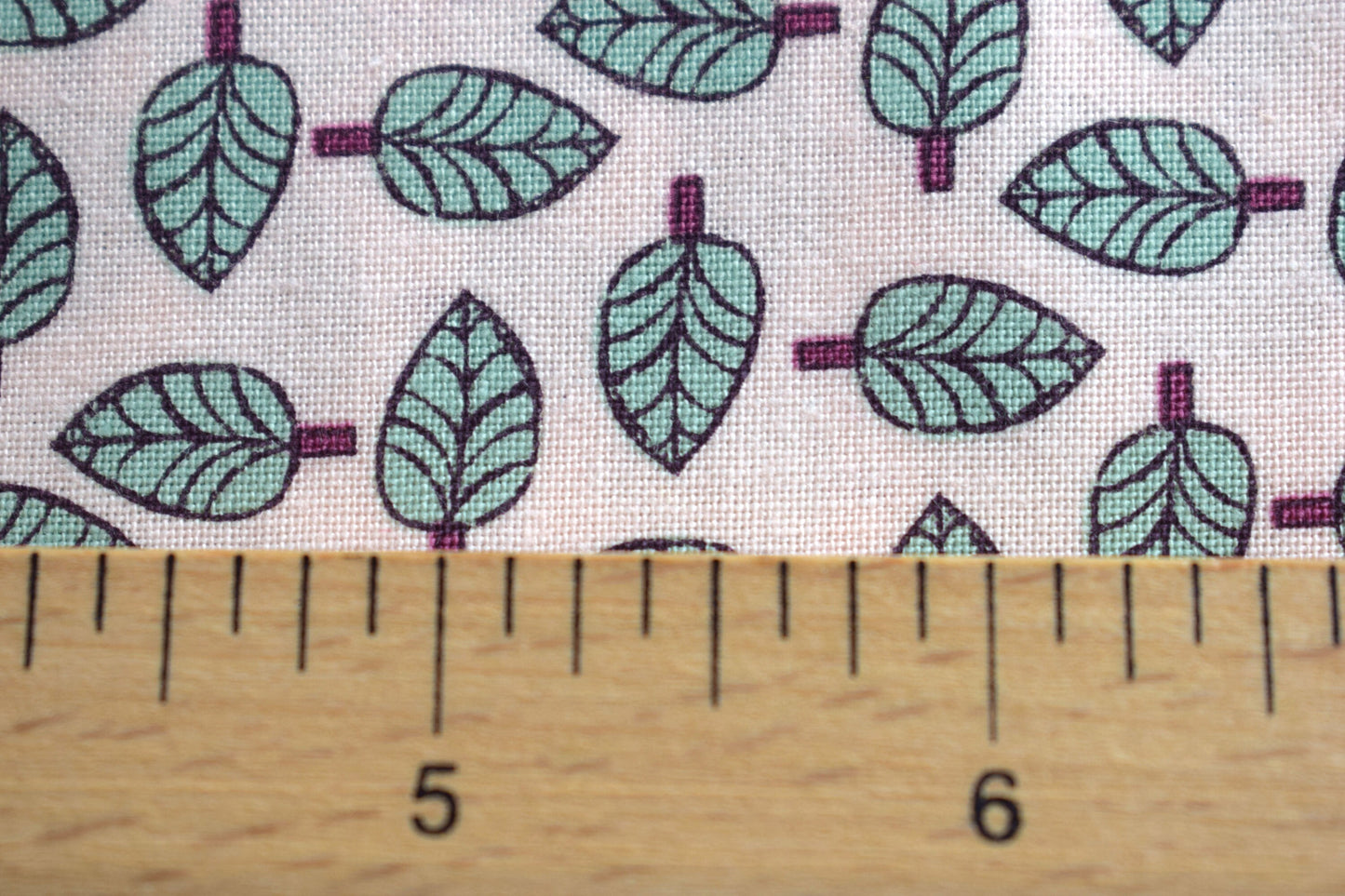 leaf pattern fabric, botanical fabric, Quilting Fabric, makower fabric - Price by the Half Metre The Quilt Sanctuary