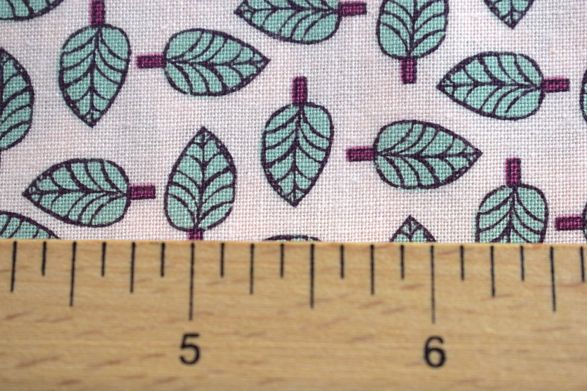 leaf pattern fabric, botanical fabric, Quilting Fabric, makower fabric - Price by the Half Metre The Quilt Sanctuary