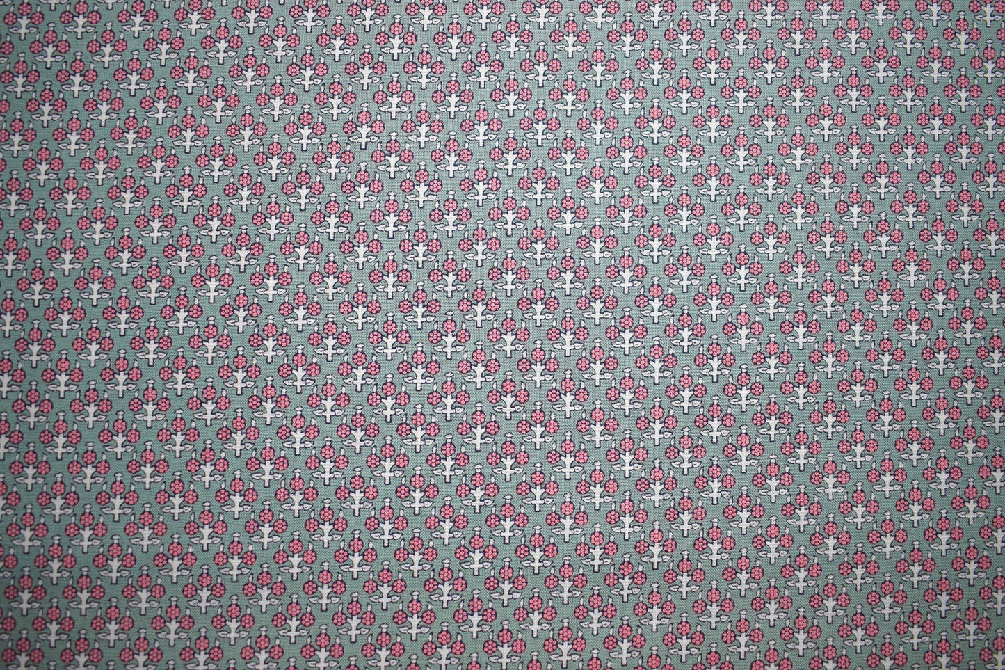 scottish fabric, thistle fabric, Green heraldic fabric ,quilting fabric, cotton fabric, Price by the Half Metre The Quilt Sanctuary