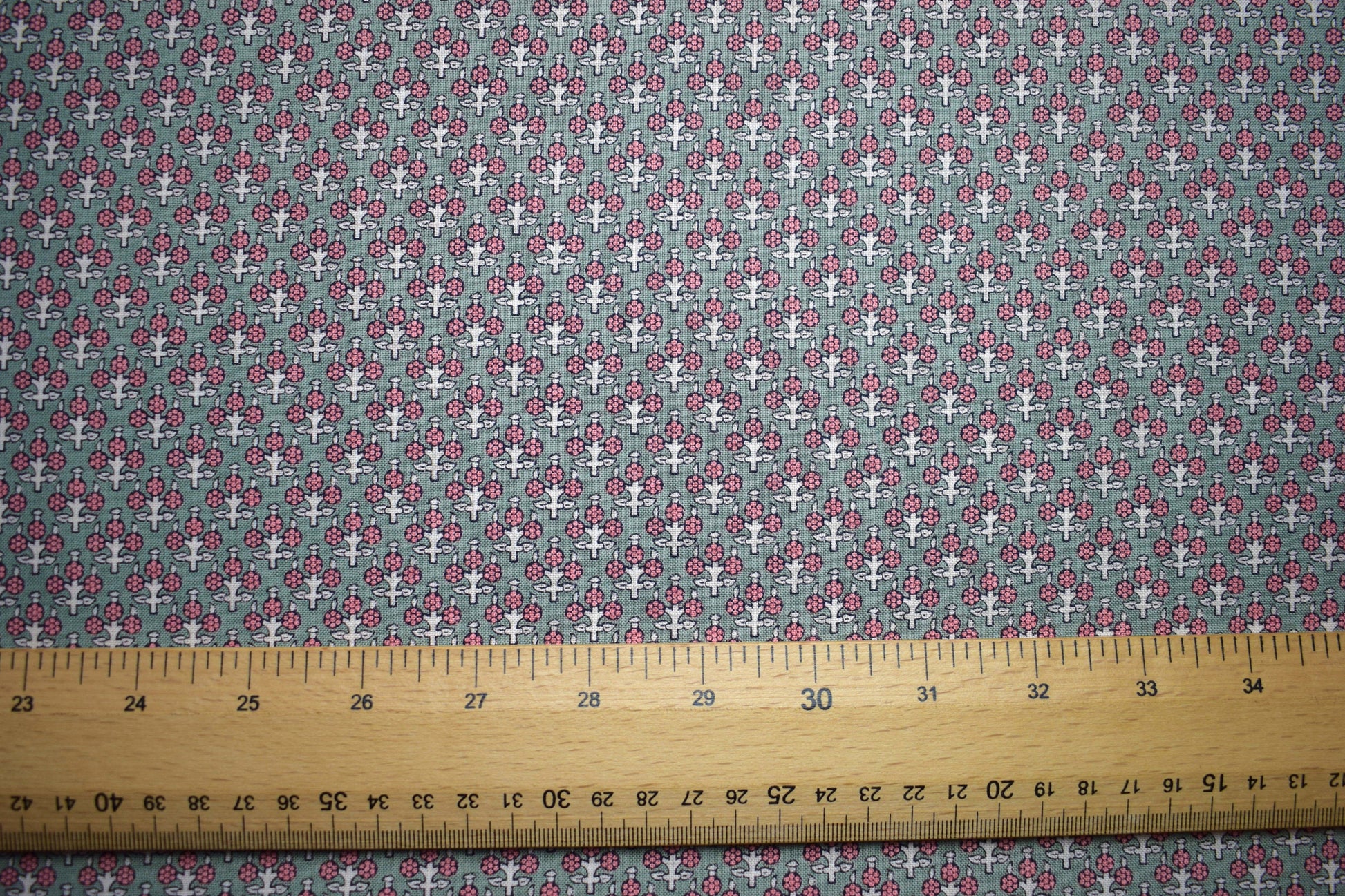 scottish fabric, thistle fabric, Green heraldic fabric ,quilting fabric, cotton fabric, Price by the Half Metre The Quilt Sanctuary