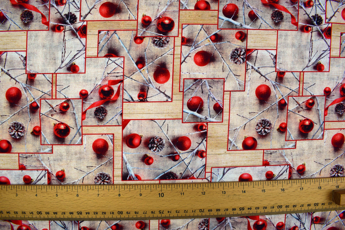 christmas bauble fabric, quilting fabric, cotton fabric, traditional christmas fabric Price by the Half Metre The Quilt Sanctuary