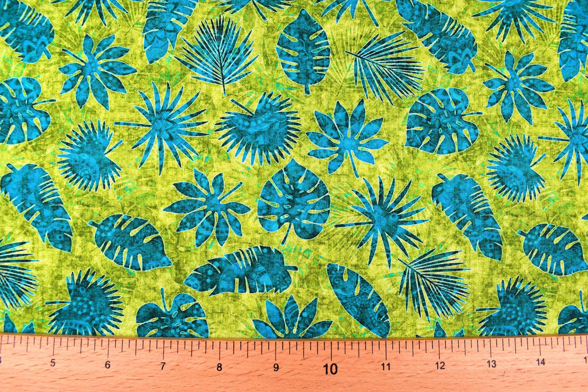 Green tropical foliage fabric, Quilting fabric, cotton fabric, quilting treasures, Serengeti, Price by the Half Metre The Quilt Sanctuary