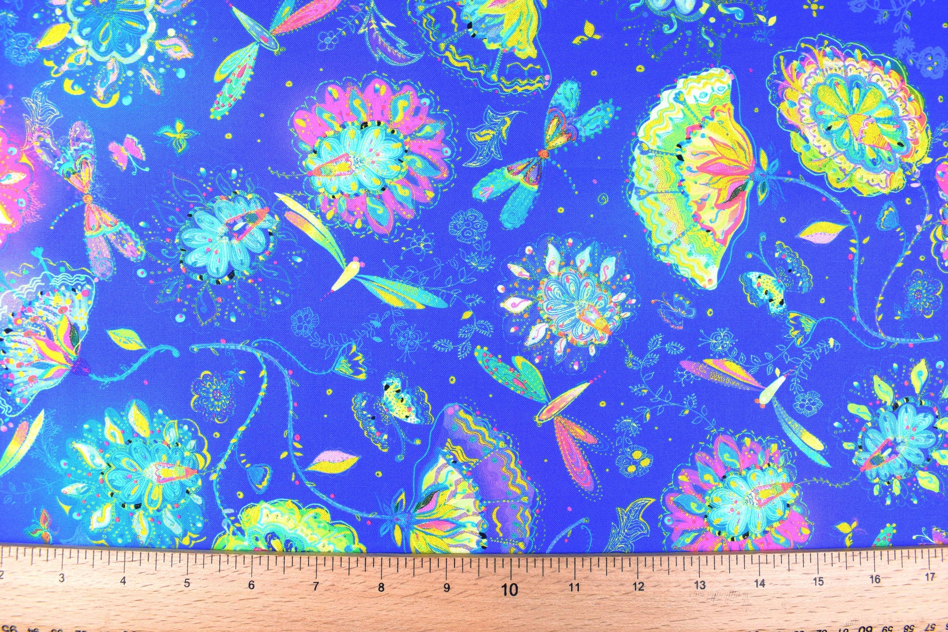 Dragonfly fabric, Quilting fabric, Dragonfly Dance, price by the half metre The Quilt Sanctuary
