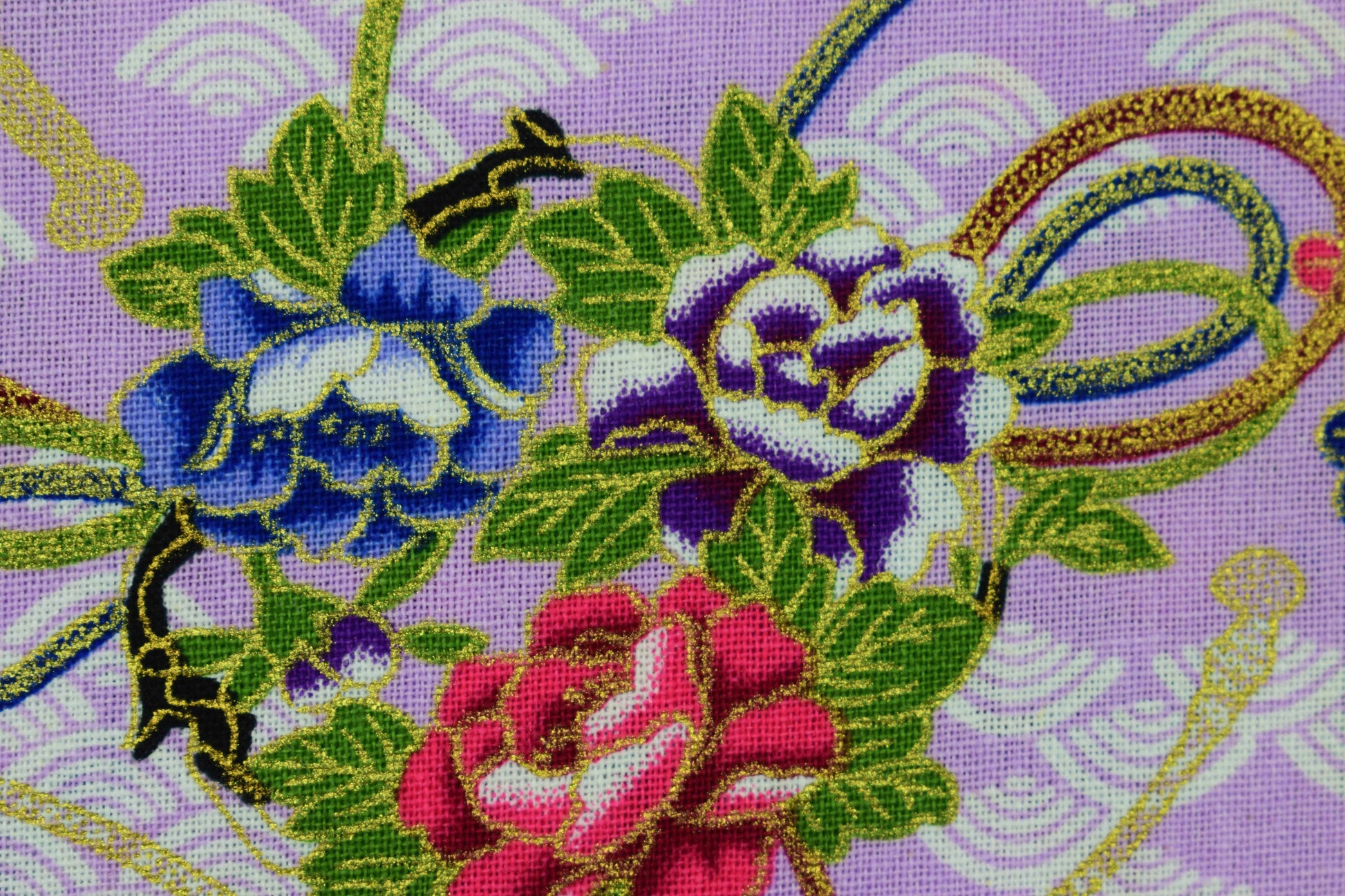 Japanese Floral Crane Orbs, Metallic quilting fabric, 100% Cotton, 58" (147cm) Wide - Price by the Half Metre The Quilt Sanctuary