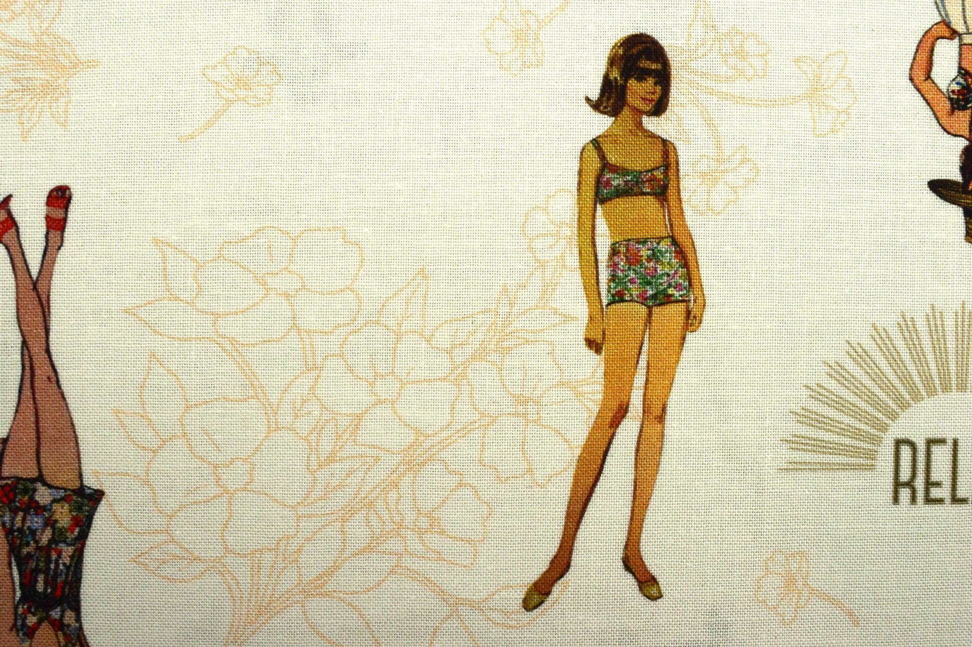 Floral Fabric, Simplicity vintage fabrics, At the beach 1950's fashion, quilting fabric - Price by the Half Metre The Quilt Sanctuary